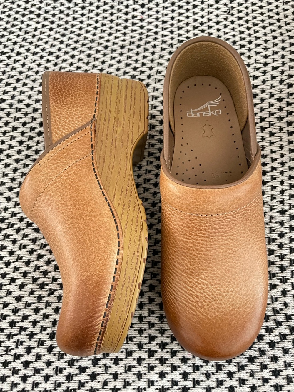 Dansko Pro Honey Clogs Distressed Burnished Leather Size 8 Beige Tan - Picture 2 of 11
